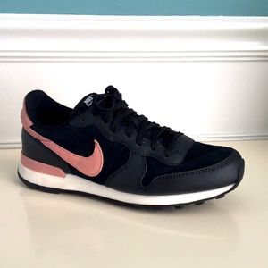 Nike Internationalist fashion sneaker